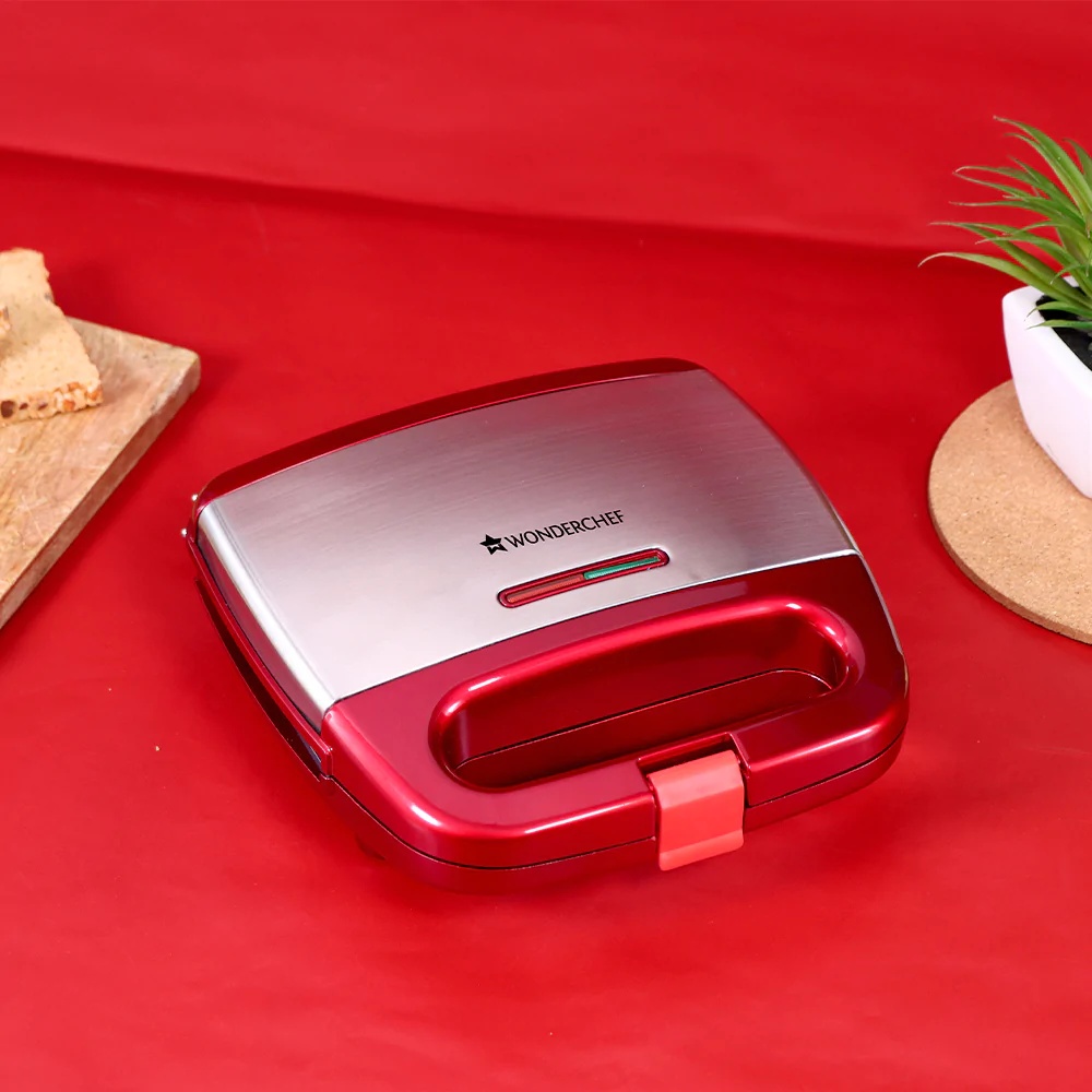 Wonderchef Crimson Edge Sandwich Maker with Automatic Thermostat, 750